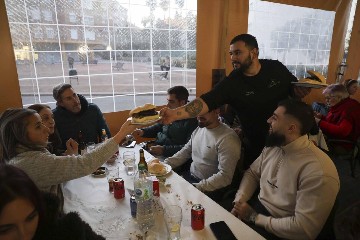 El tradicional Dijous de Berenar coge fuerza en el Port de Sagunt