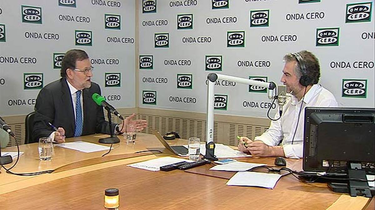 Mariano Rajoy responde sobre la corrupción en el PP valenciano en una entrevista en Onda Cero. 