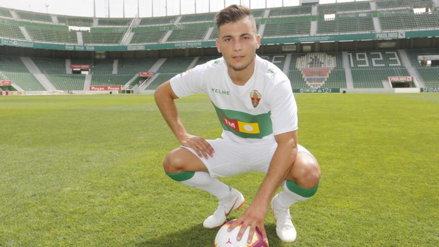 Borja Martínez, durante su presentación en el estadio Martínez Valero