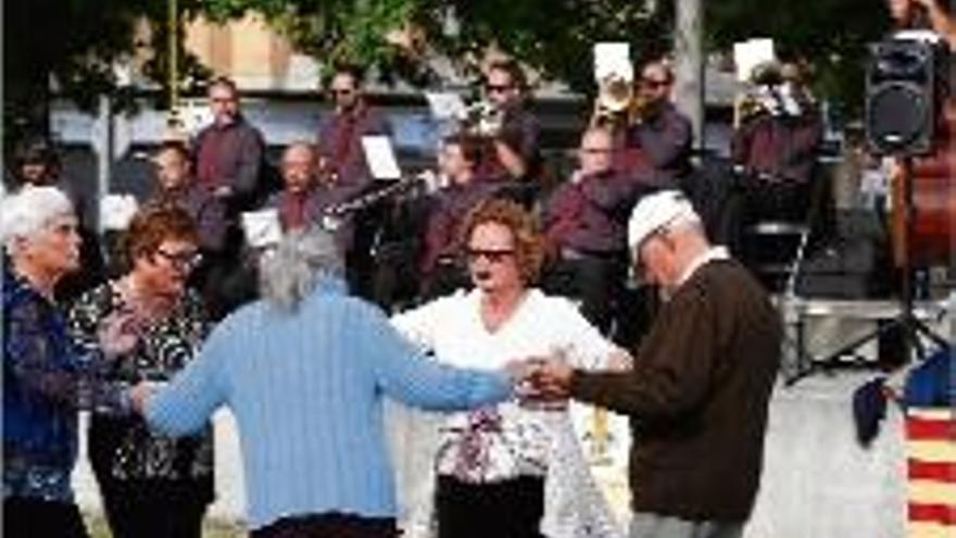 Sardanes amb la Cobla Ciutat de Girona i la Sant Jordi