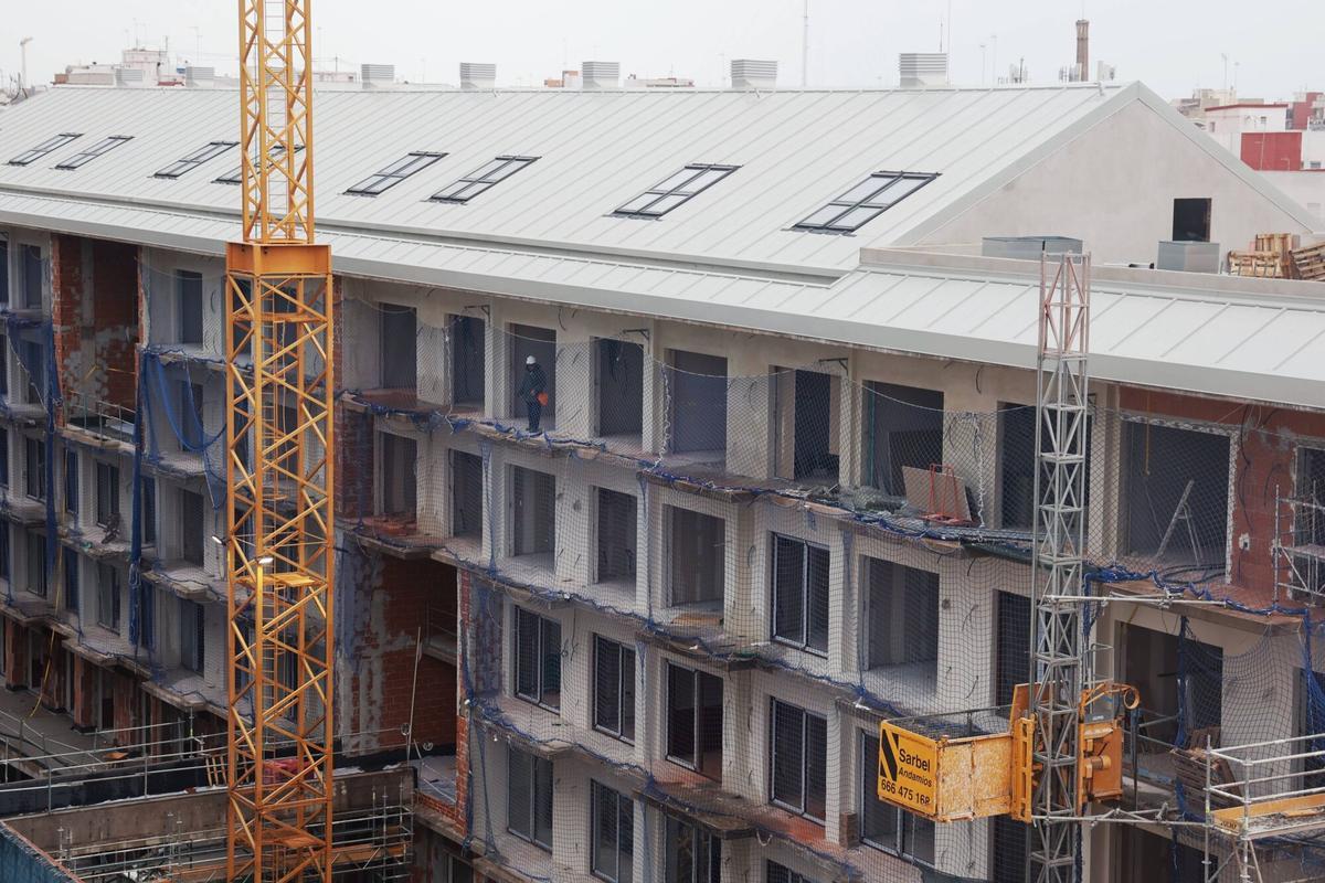VLC. València. Coliving en construcción en la calle arquitecto Alfaro 36 del Canyamelar. Crisis de la vivienda