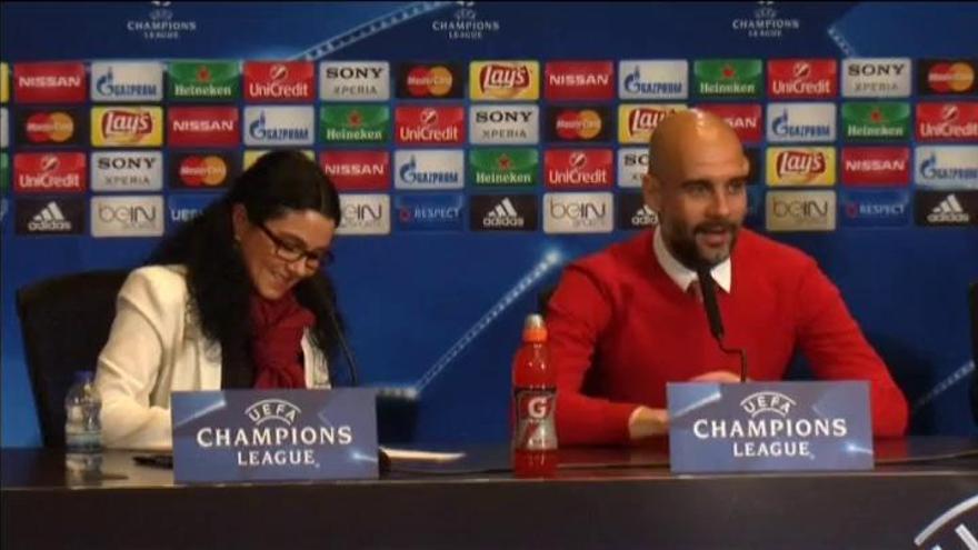 La traductora que 'desquicia' a Guardiola