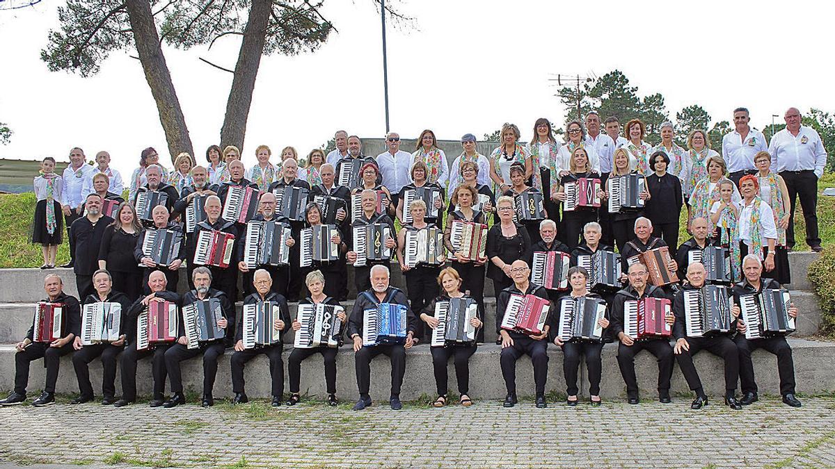 Banda de Acordeón Metropolitana y Árgonat Band.