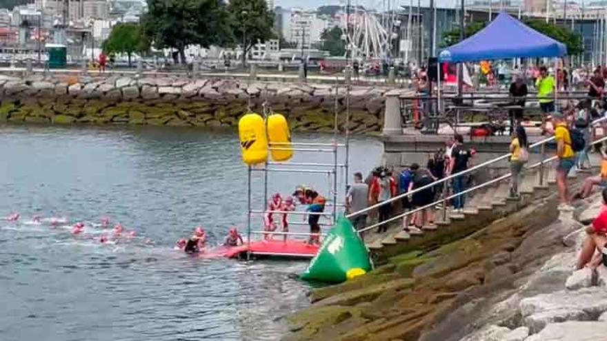 Salida  de la primera carrera del Phoenix Kids en O Parrote de A Coruña