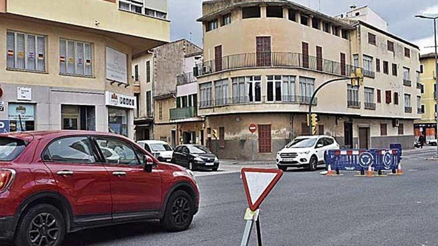 Imagen de la rotonda que se ha instalado en la avenida JunÃ­per Serra.