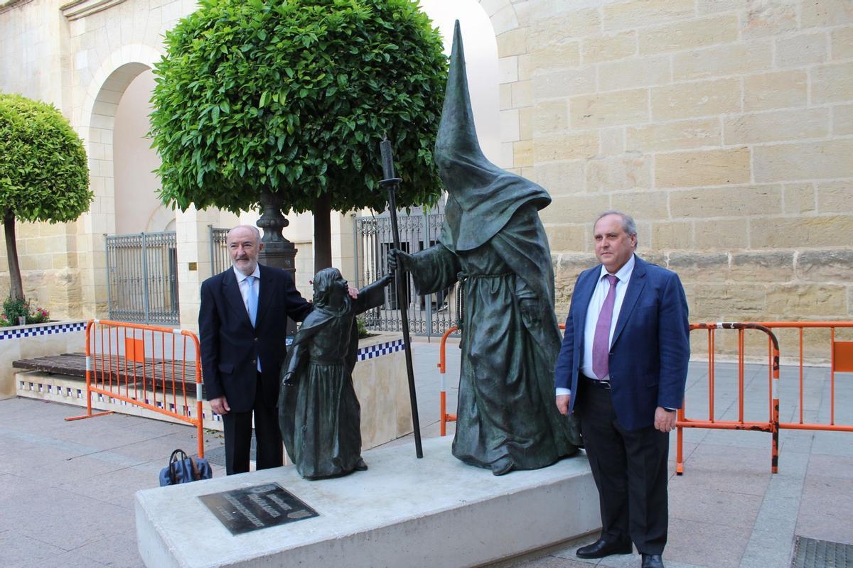 Los responsables del congreso de Sevilla en el Monumento a la Semana Santa de Crevillent