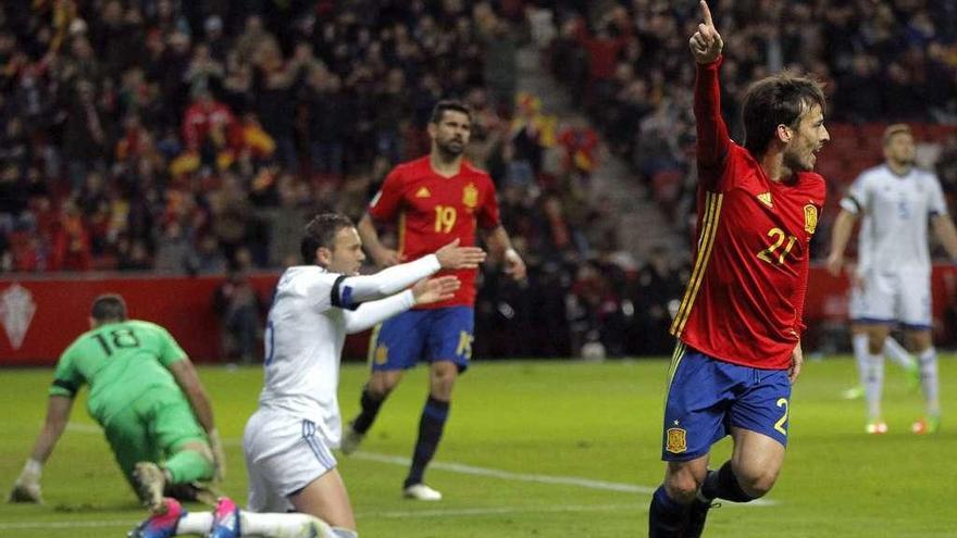 Silva celebra el primer gol ante Israel. // Efe