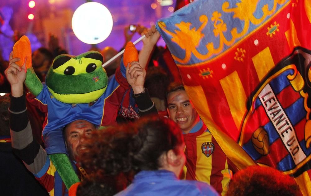 Así celebra el ascenso la afición del Levante UD