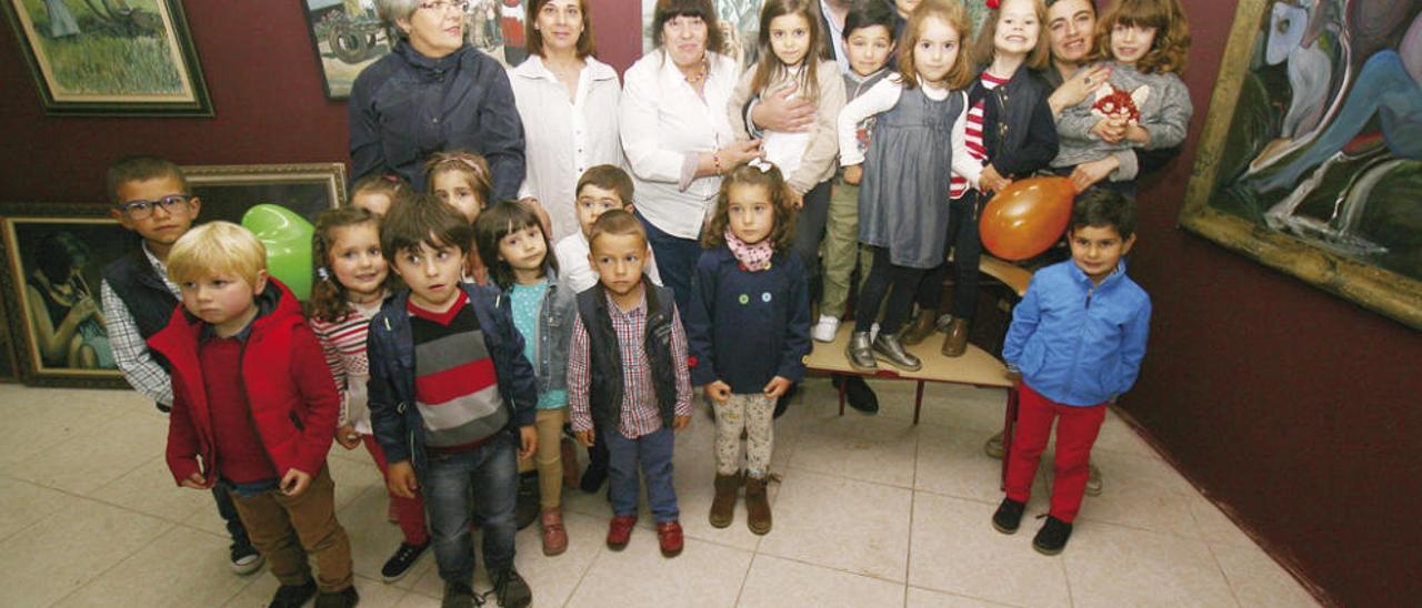 Alumnos de la escuela de A Gándara, ayer, en el Centro de Animación de Artes Togariños. // Bernabé / V.E.