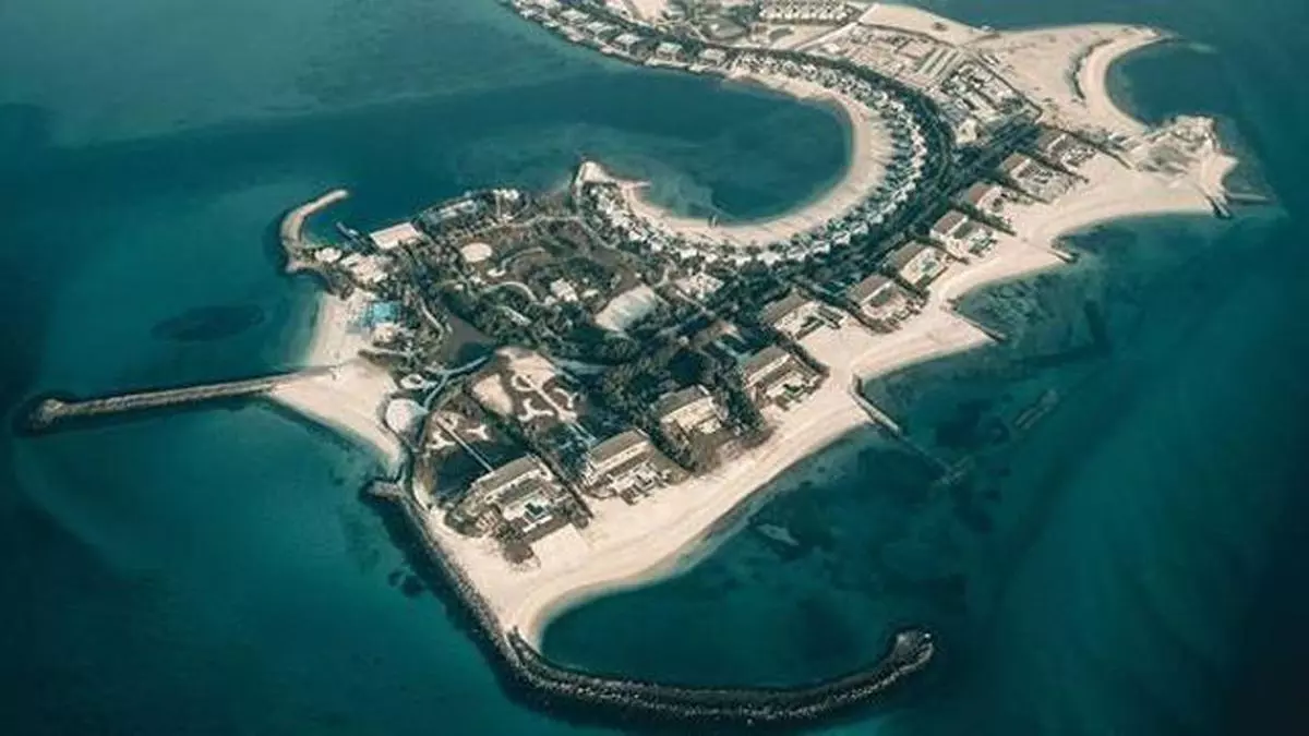 El rey Juan Carlos vive en una casa domótica con salida a la playa en una isla con helipuerto