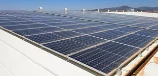 La firma malagueña de alimentación Sanamar instala 300 paneles solares en su cubierta