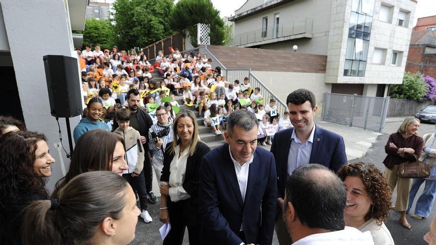 Finaliza la reforma del Colegio Pérez Viondi tras meses de obras y quejas de las familias por la falta de seguridad y limpieza.