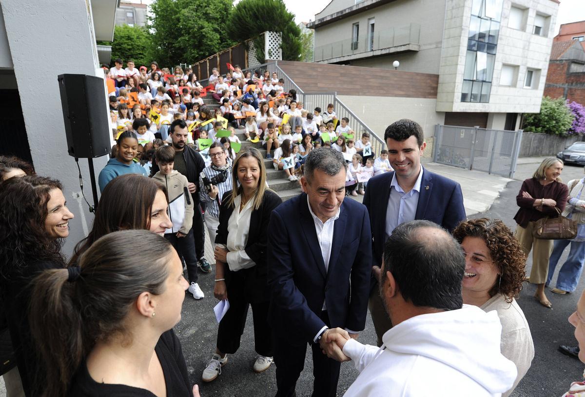 Román Rodríguez y Gonzalo Louzao a la llegada al centro educativo.