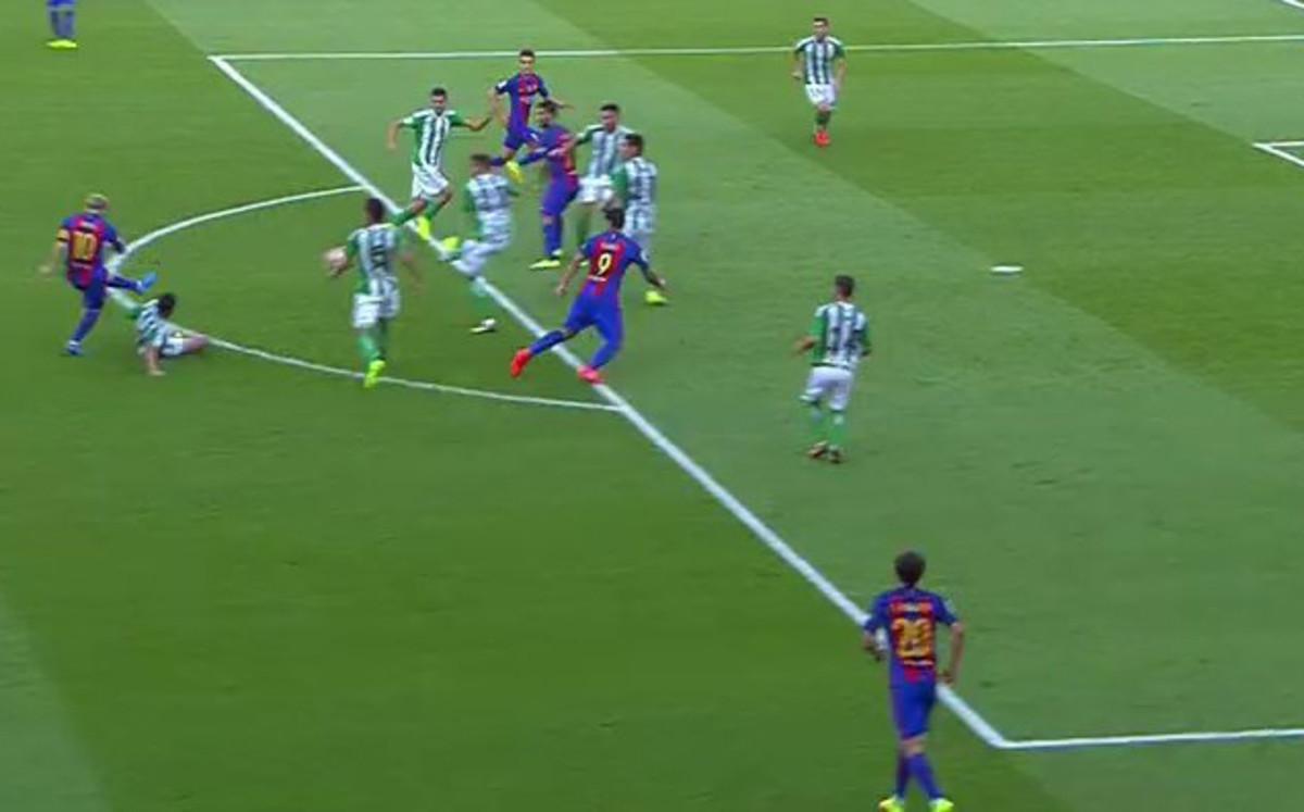 Messi superó a Adán con este disparo