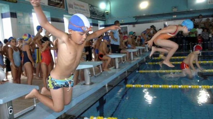 Piscina municipal de Arteixo. / fran martínez