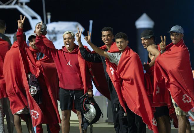 Rescate de 241 migrantes de tres pateras cerca de Lanzarote (20/08/2026)