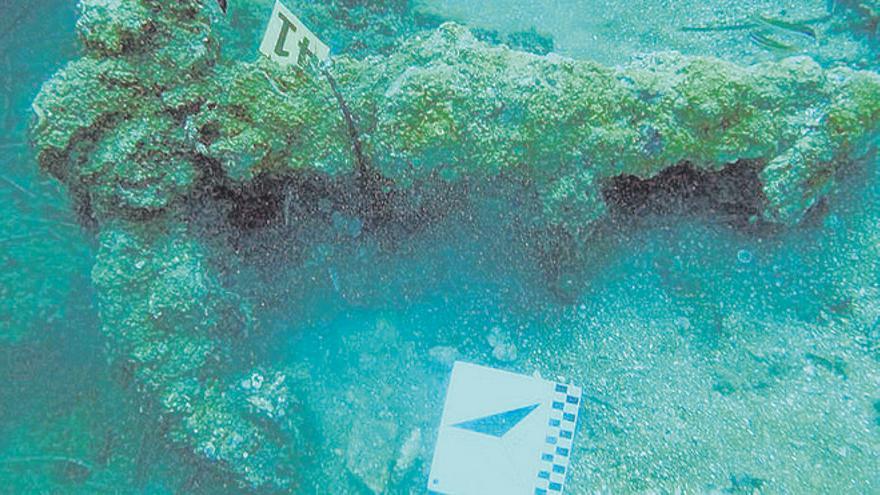 Una de les àncores que s’han trobat en el fons marí del Portitxol