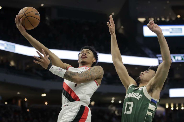 Un instante del Bucks - Blazers.