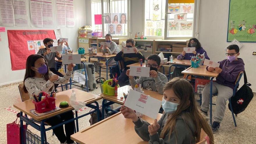 Alumnos del colegio de El Guijo, durante una de sus clases.