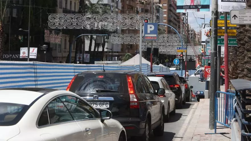 El caos de tráfico en Alicante por las Hogueras