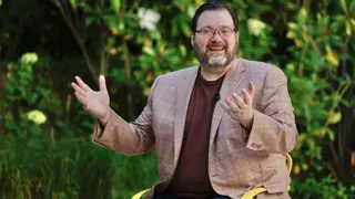 Brandon Sanderson, ante la fiesta montada en el Celsius de Avilés: "Sólo puedo decir: 'Guau'"