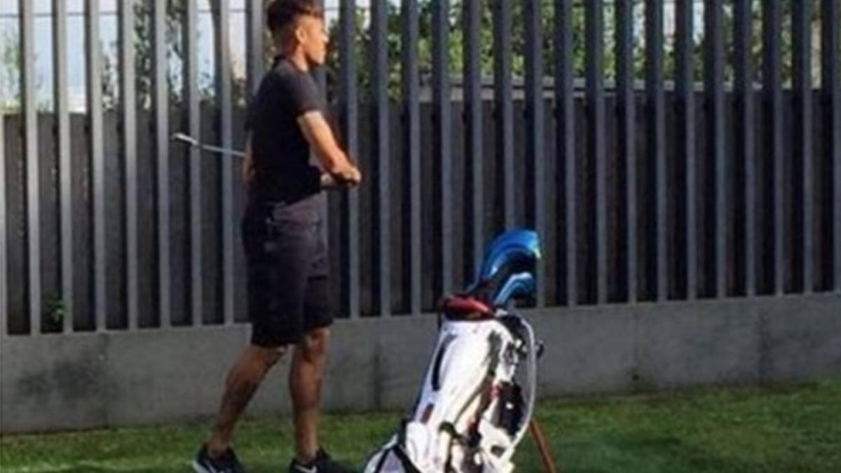 Neymar juega al golf