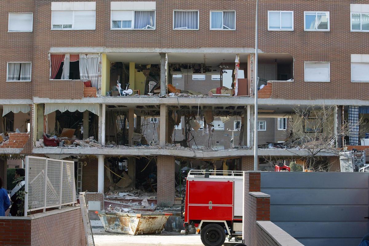 Vista del edificio de Leganés en 2004, días después de que los suicidas se inmolaran.