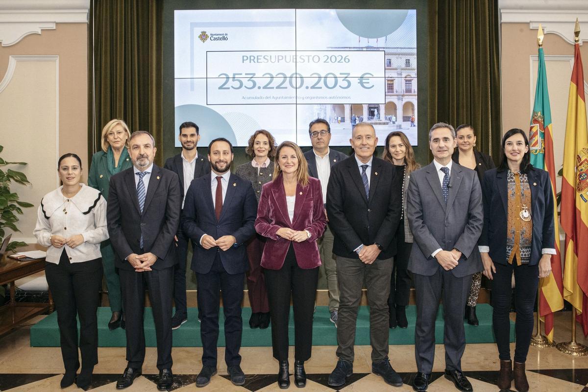 El equipo de gobierno, tras dar luz verde a las cuentas de Castelló para 2026.