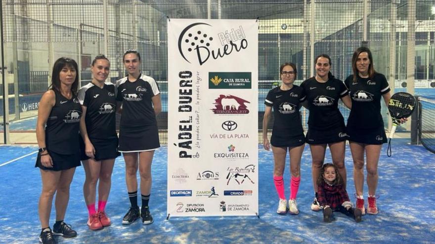 las jugadoras del Ternera de Aliste posan para las cámaras. | Cedida