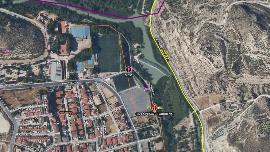 Rescatan a una mujer arrastrada por la corriente en la zona de baño del río de Archena
