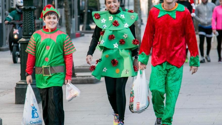 Risas y disfraces en la San Silvestre jurásica de Vigo