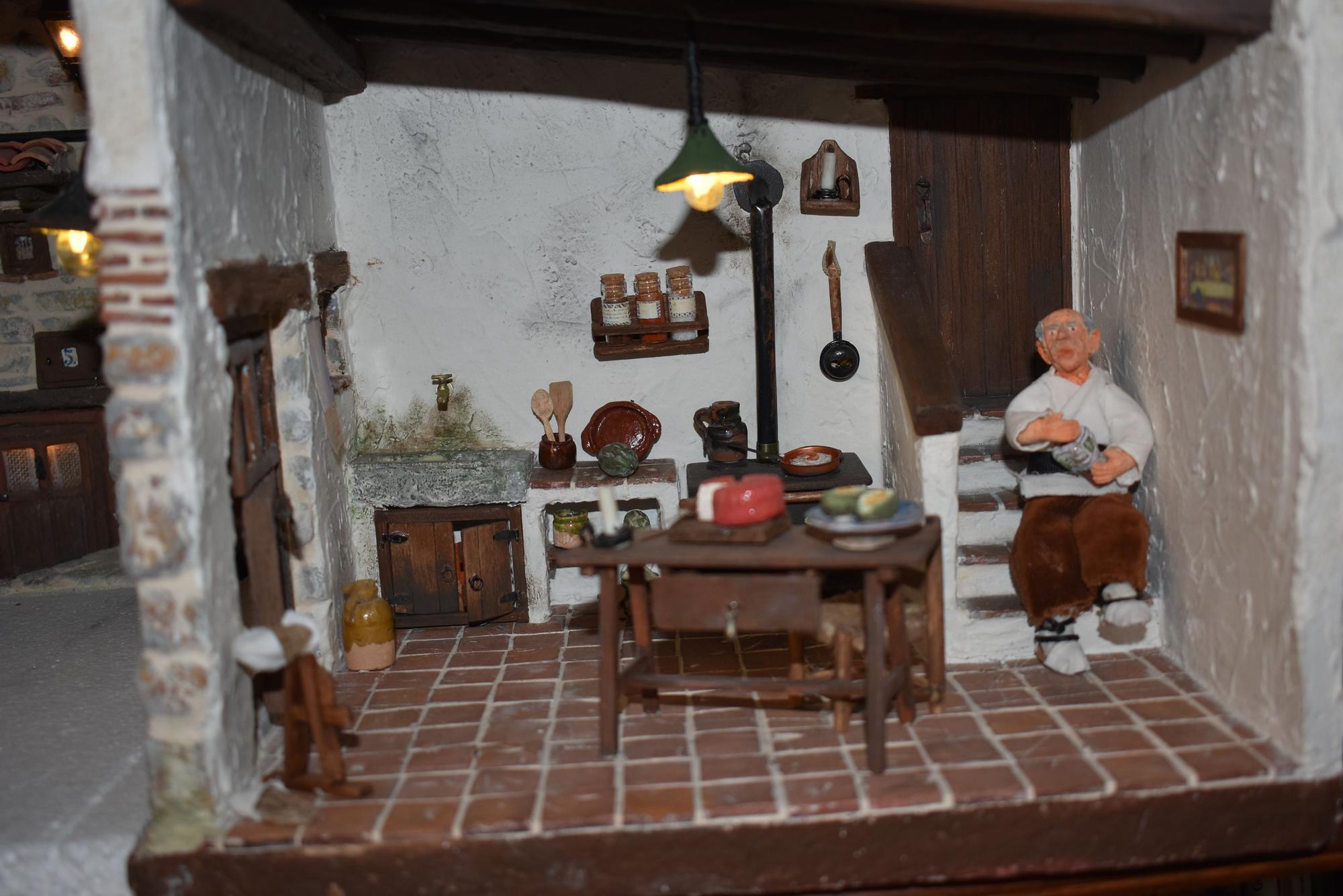 El vecino de Villores que recrea las casas de su pueblo en miniatura