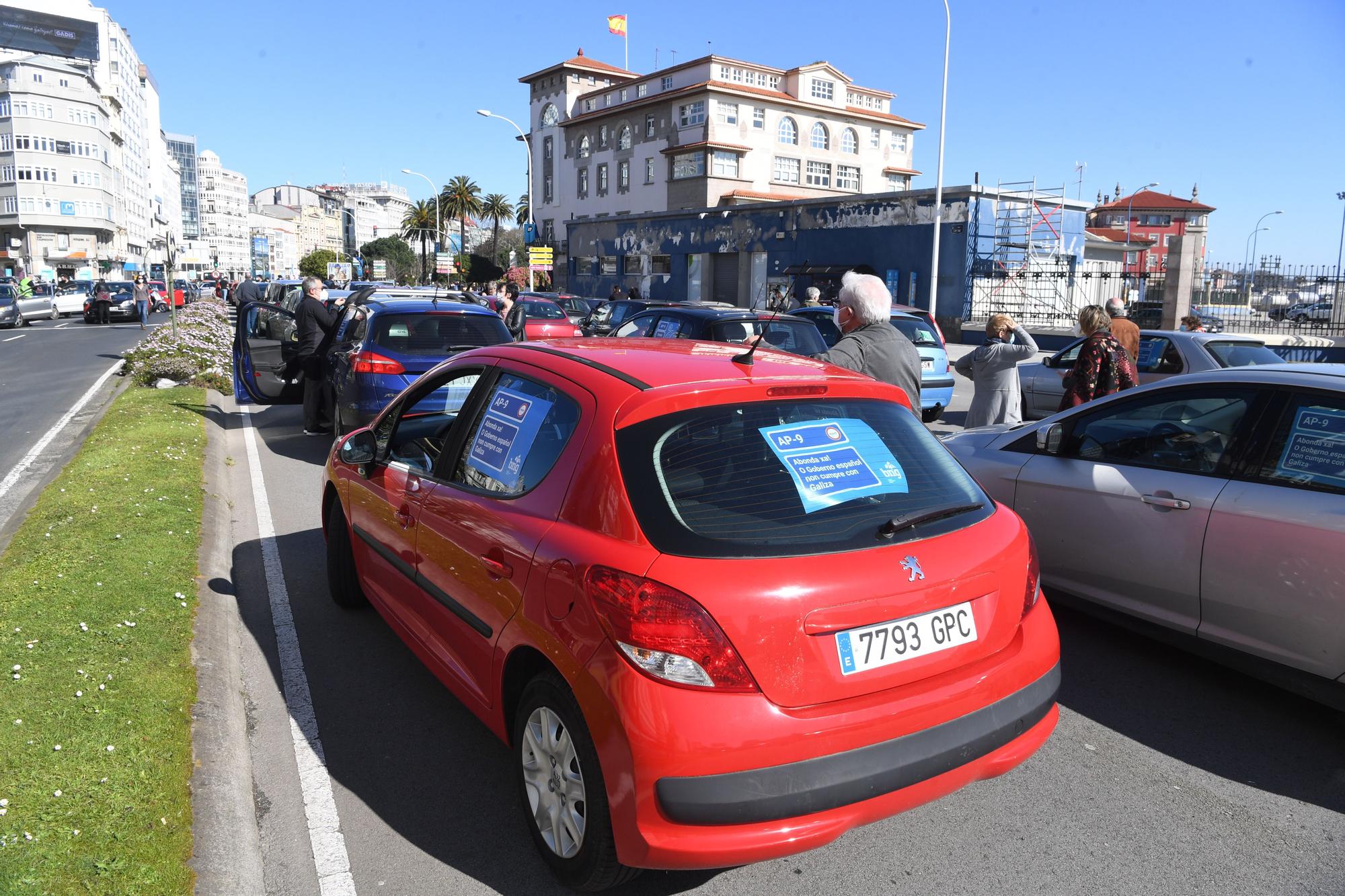 Una caravana convocada por el BNG marcha por A Coruña para reclamar el fin de la "estafa" de la AP-9