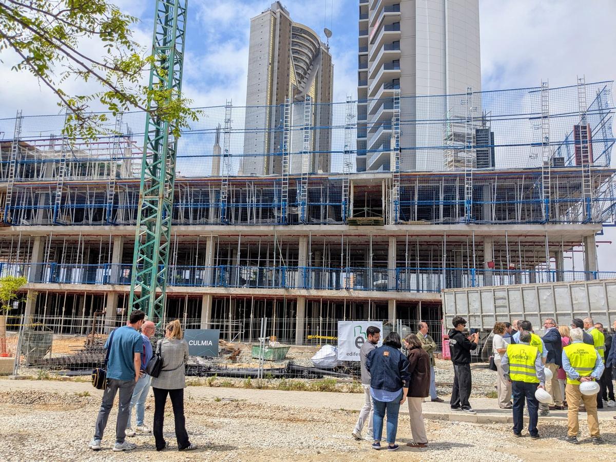 Construcción en la avenida de el Moralet de las 117 viviendas públicas.