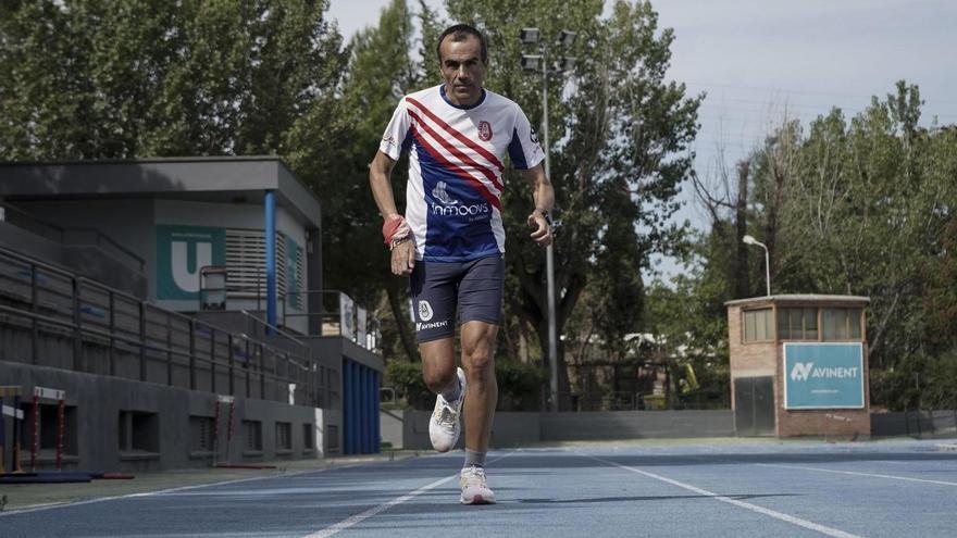 L'atleta Manel Deli afronta avui una cursa de 24 hores, el seu repte més delirant