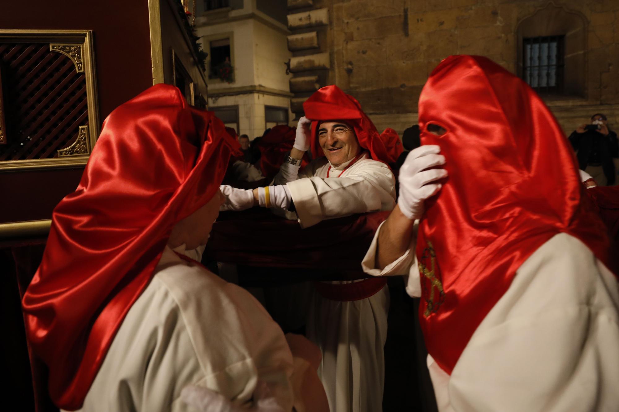 EN IMÁGENES: La imagen de Jesús Cautivo vuelve a recorrer las calles de Oviedo