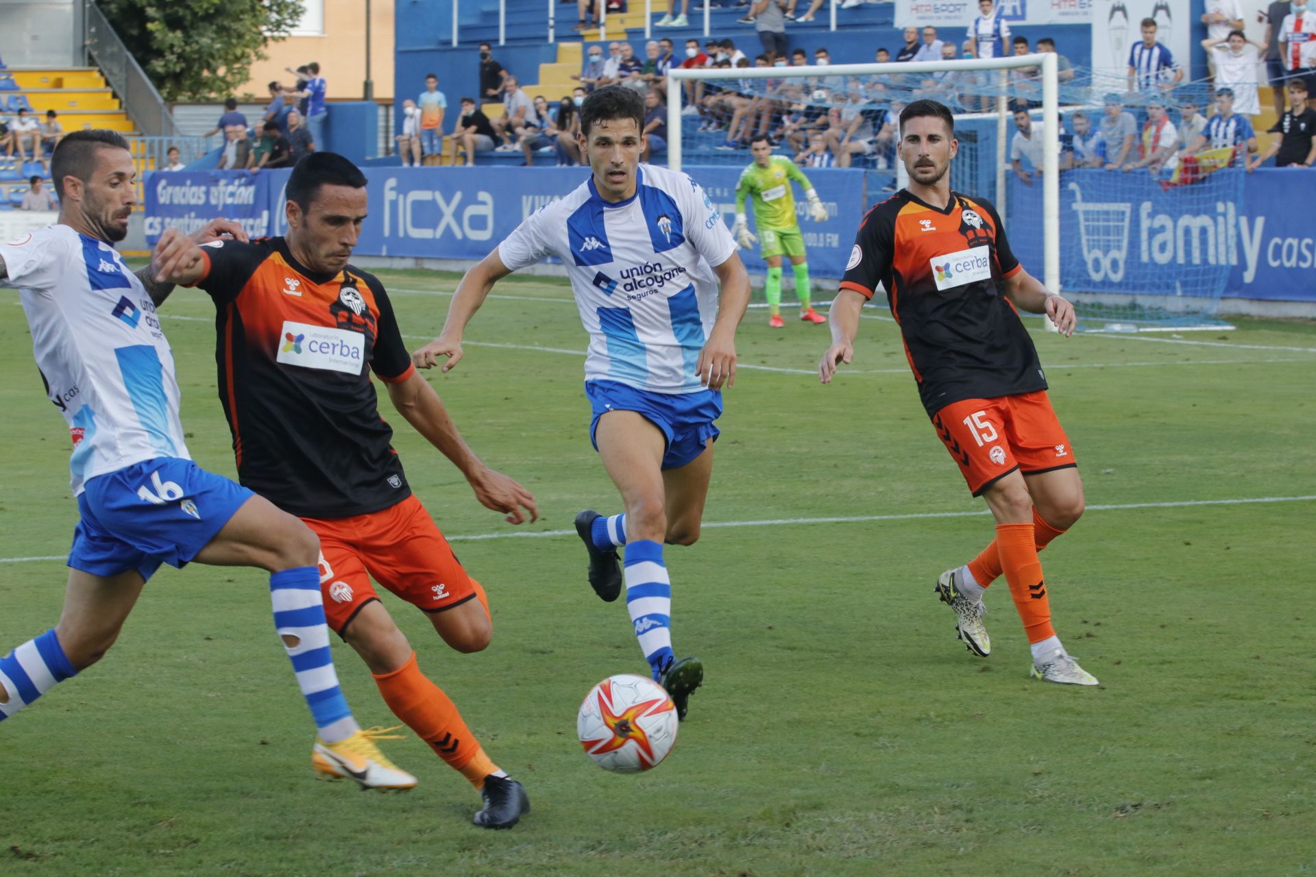 El Alcoyano se mantiene invicto / JUANI RUZ