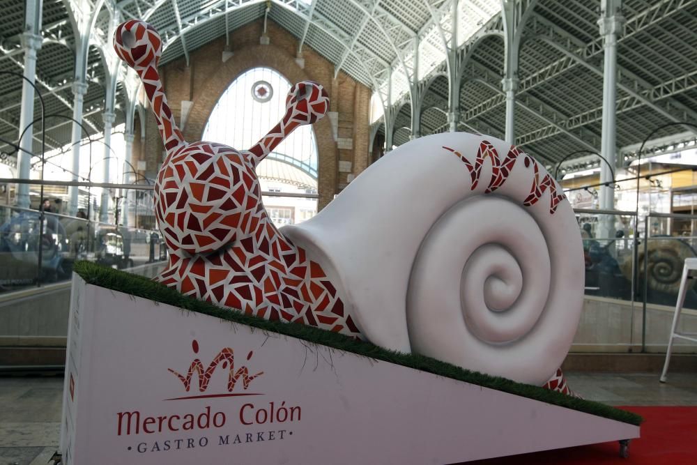 Exposición de caracoles gigantes en el mercado de Colón