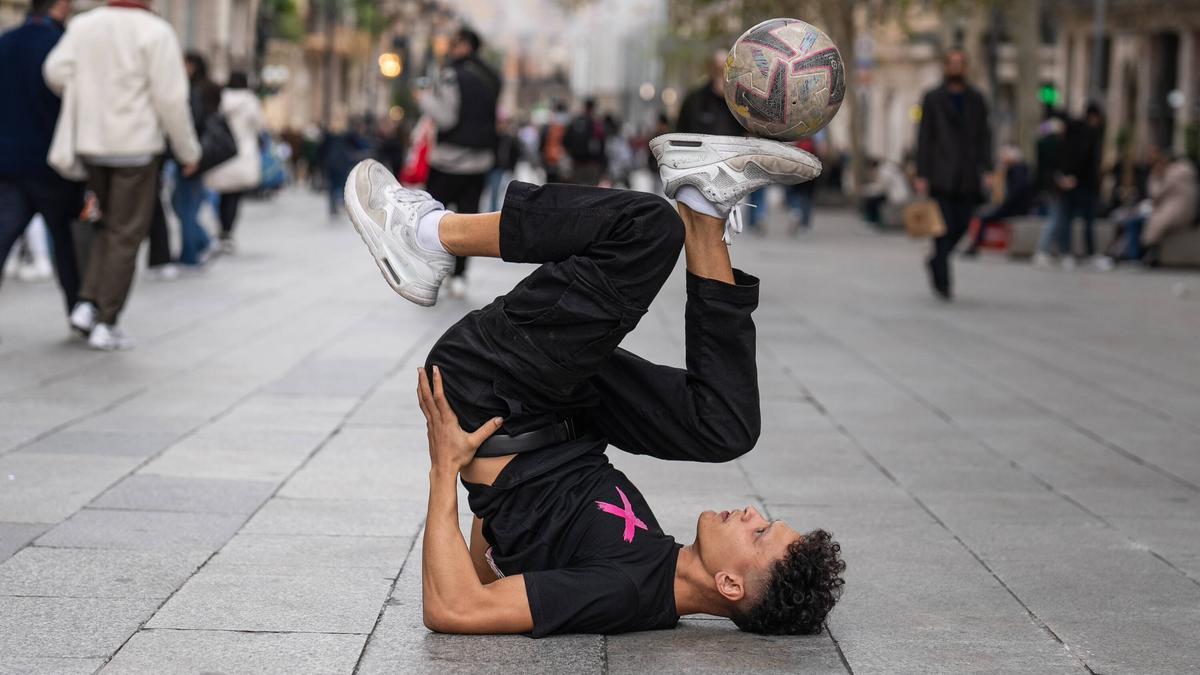 Conoce a Moha, el freestyler de Portal del Àngel.