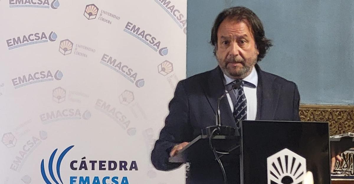 El delegado en una intervención de la Cátedra Emacsa.