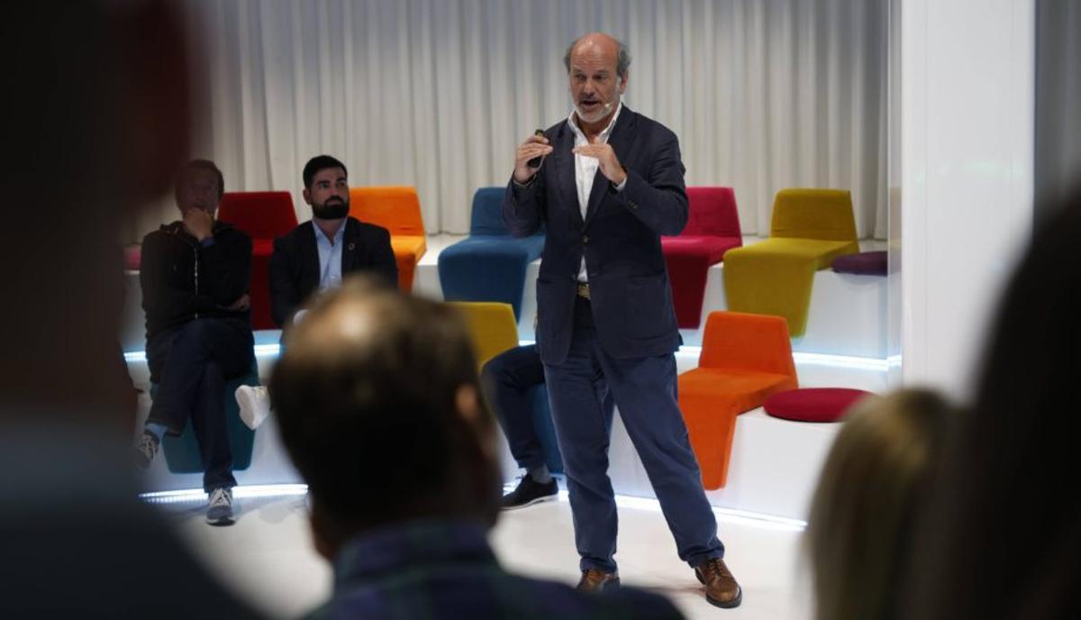 Manuel Parga, ayer, durante la charla. | MIKI LÓPEZ