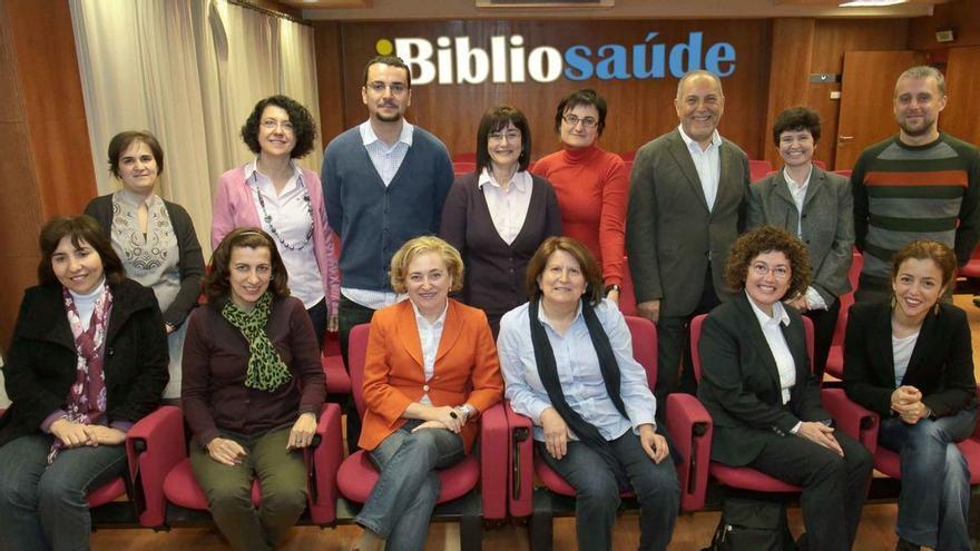 Entre el personal bibliotecario actual en Bibliosaúde está Ana Calvo, Carmen Rodríguez, Amelia Cibeira, Yolanda Sanmartín, Francisco Javier Osorio y Uxía Gutiérrez.