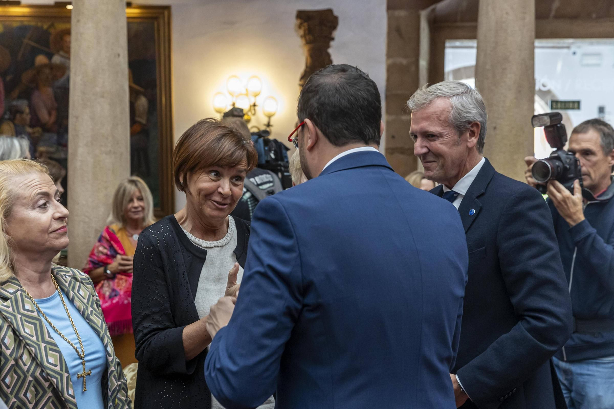 La Asociación Día de Galicia en Asturias entrega su medalla de oro a Adrián Barbón y Carmen Moriyón
