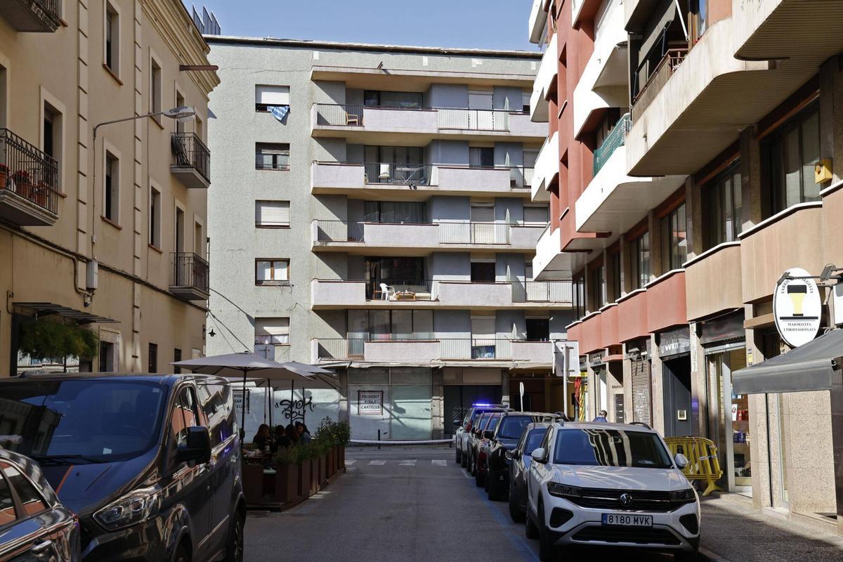 Girona. Ronda Ferran Puig 13-15. Nou incendi a l'edifici ocupat. Bombers. Mossos esquadra.