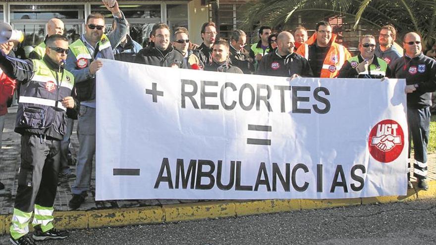 Usuarios de ambulancias exigen a Montón que ceda y evite la huelga