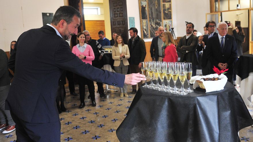 PSOE y PP se echan en cara hasta los desayunos