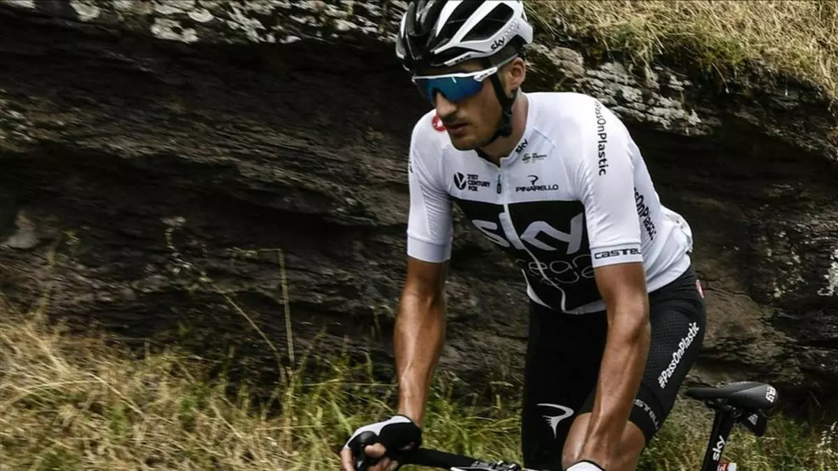 Moscon, de Sky, expulsado del Tour por agredir a otro ciclista