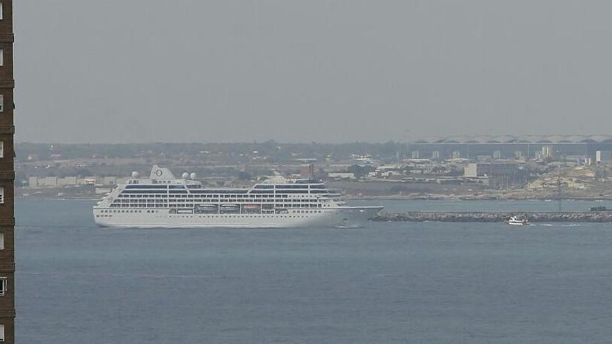 El crucero que atraca hoy entrando a Puerto