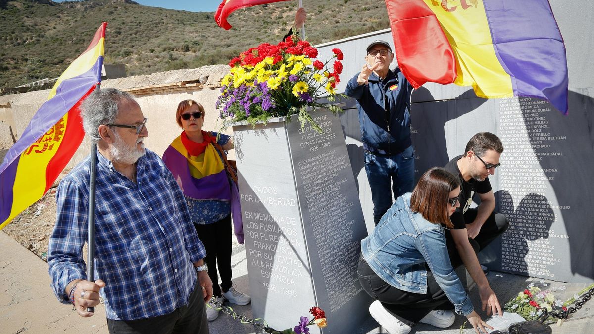 Acto de homenaje en Cartagena a las víctimas del franquismo.