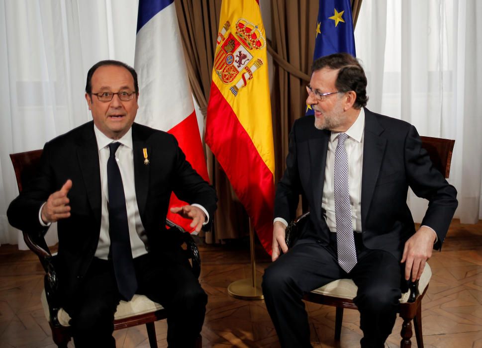 La cumbre se celebra en el Ayuntamiento de Málaga, por lo que el entorno del consistorio y todo el Paseo del Parque se encuentran bajo fuertes medidas de seguridad desde primera hora.